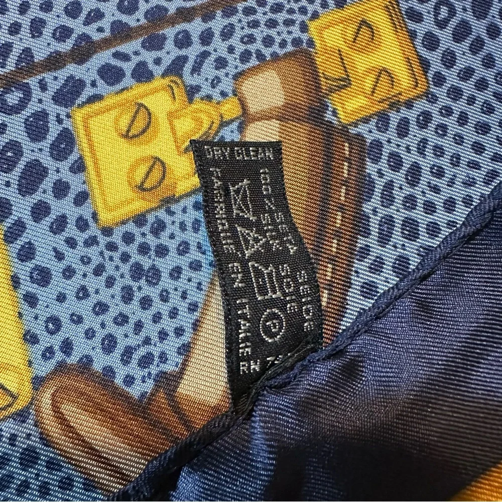 Larioseta Como Silk Scarf VINTAGE– World Map & Travel Trunks, Made in Italy
